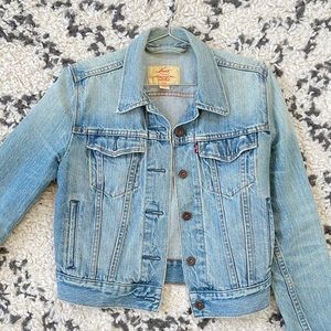 Levi’s denim jacket size XS